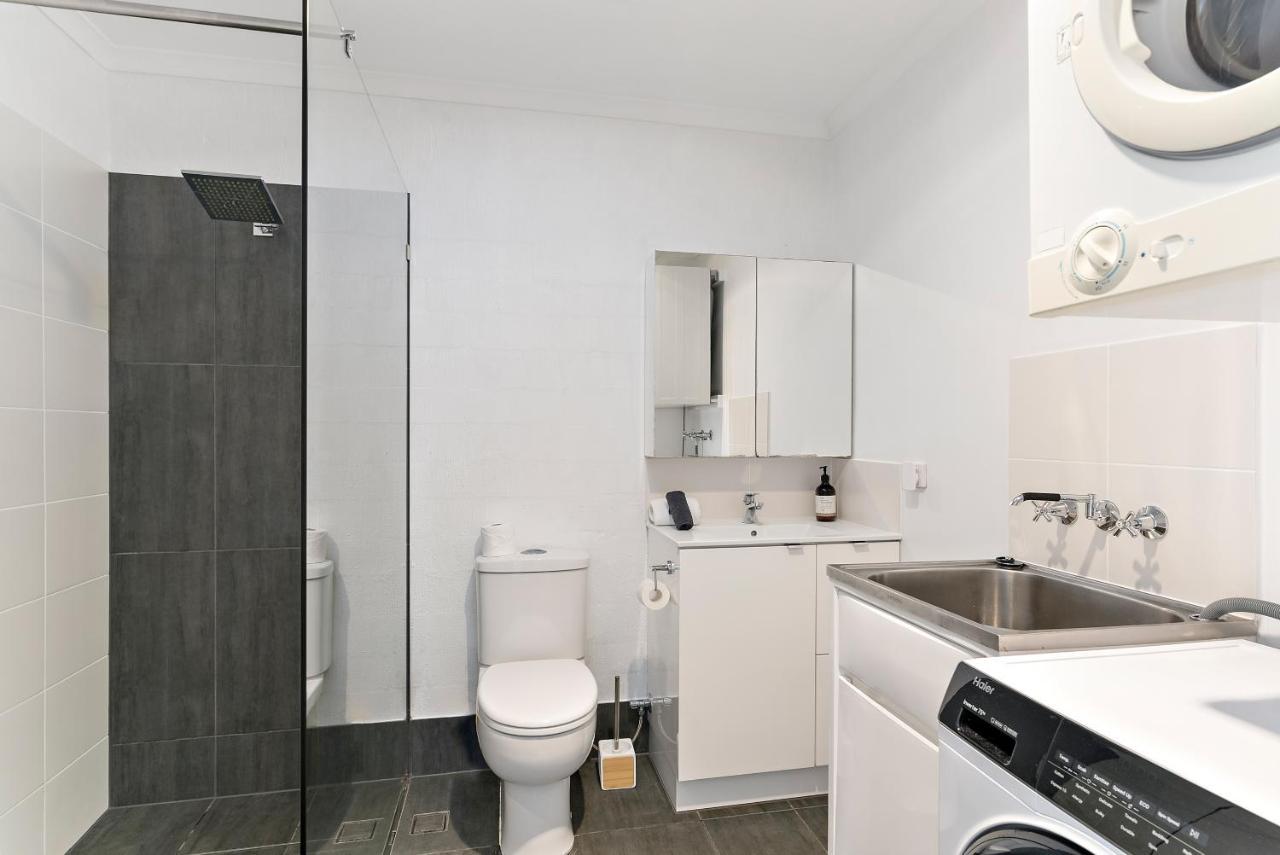 Stylish Townhouse, Private Courtyard Walk To Beach Нусавил Екстериор снимка