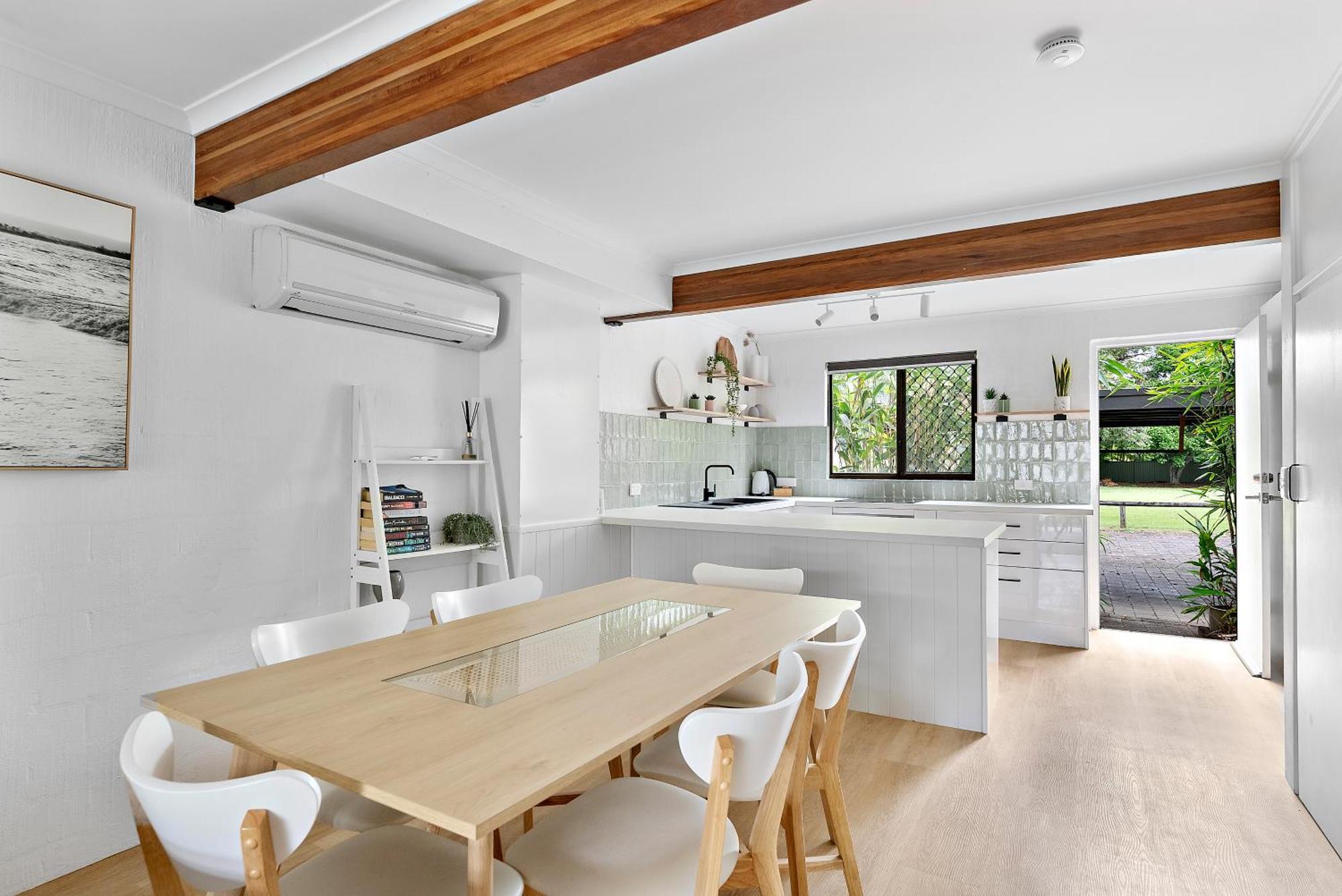 Stylish Townhouse, Private Courtyard Walk To Beach Нусавил Екстериор снимка